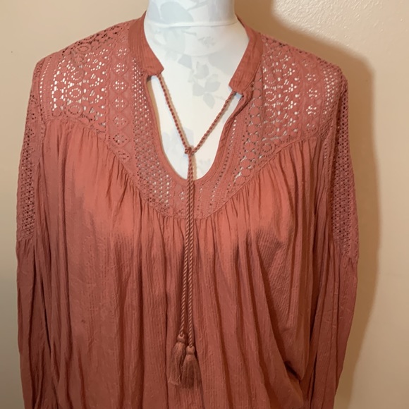 Lucky Brand 🍀 Burnt Orange Lace Cut Boho Top - Picture 2 of 10